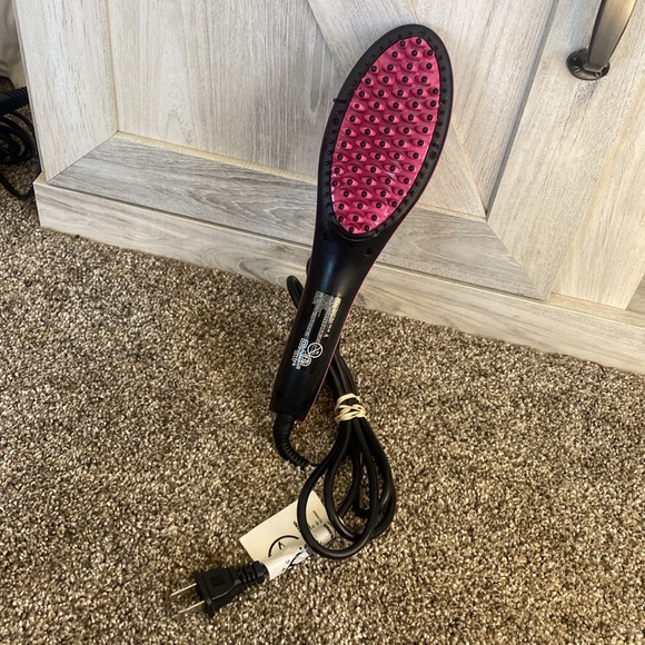 Simply Straight Ceramic Straightening Brush, Fast and Easy to Use, As Seen on TV - Picture 2 of 7